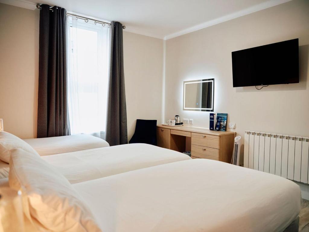 Hotel De Normandie Saint Helier Bagian luar foto