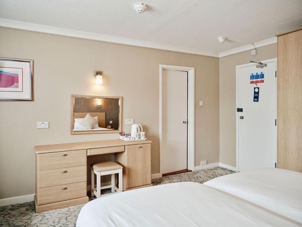 Hotel De Normandie Saint Helier Bagian luar foto